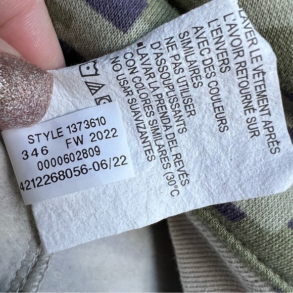 Under Armour Project Rock Women’s Veteran’s Patch Green Camouflage Hoodie, Large - Picture 11 of 14